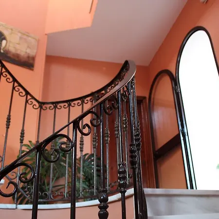 Guest house Alhambra 2*